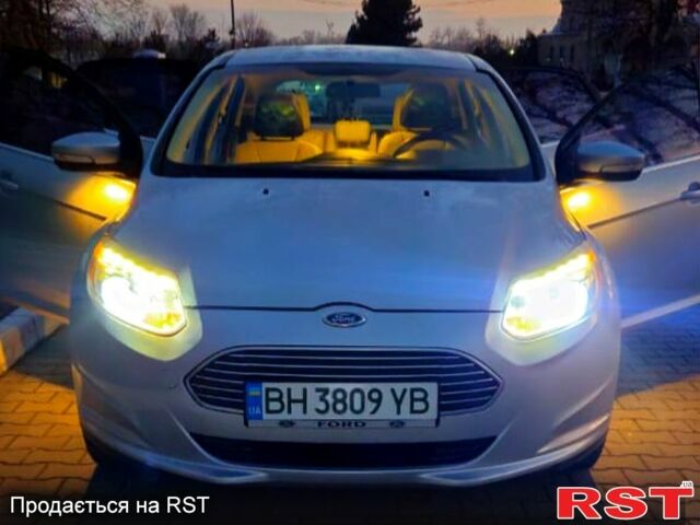 Сірий Форд Фокус, об'ємом двигуна 0 л та пробігом 180 тис. км за 8500 $, фото 1 на Automoto.ua