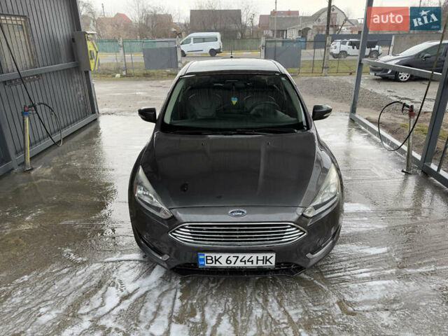 Серый Форд Фокус, объемом двигателя 2.01 л и пробегом 213 тыс. км за 8200 $, фото 1 на Automoto.ua