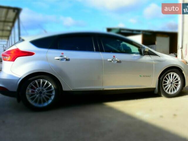 Сірий Форд Фокус, об'ємом двигуна 0 л та пробігом 71 тис. км за 9800 $, фото 1 на Automoto.ua