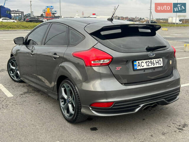 Серый Форд Фокус, объемом двигателя 2 л и пробегом 257 тыс. км за 12800 $, фото 1 на Automoto.ua