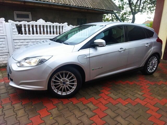 Сірий Форд Фокус, об'ємом двигуна 2 л та пробігом 89 тис. км за 8100 $, фото 1 на Automoto.ua