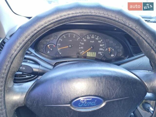 Сірий Форд Фокус, об'ємом двигуна 1.6 л та пробігом 277 тис. км за 3999 $, фото 1 на Automoto.ua
