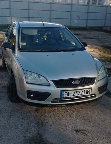 Серый Форд Фокус, объемом двигателя 1.6 л и пробегом 400 тыс. км за 3600 $, фото 1 на Automoto.ua
