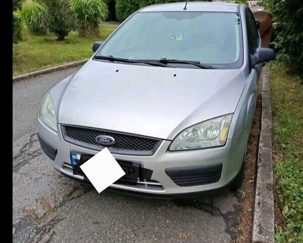 Серый Форд Фокус, объемом двигателя 1.6 л и пробегом 350 тыс. км за 3900 $, фото 1 на Automoto.ua