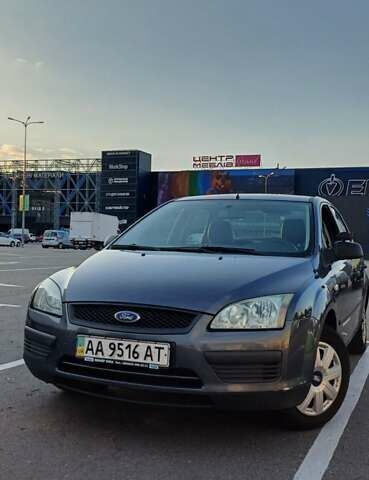 Серый Форд Фокус, объемом двигателя 1.4 л и пробегом 475 тыс. км за 3500 $, фото 1 на Automoto.ua