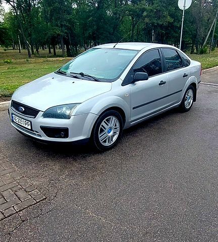 Сірий Форд Фокус, об'ємом двигуна 1.6 л та пробігом 217 тис. км за 3600 $, фото 1 на Automoto.ua
