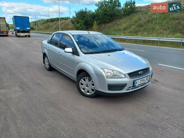 Серый Форд Фокус, объемом двигателя 1.6 л и пробегом 310 тыс. км за 4000 $, фото 1 на Automoto.ua