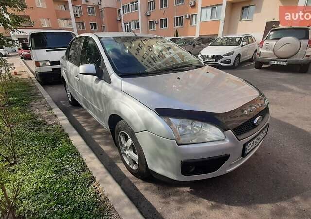 Серый Форд Фокус, объемом двигателя 1.6 л и пробегом 217 тыс. км за 4800 $, фото 1 на Automoto.ua