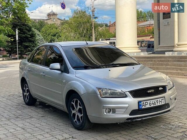 Серый Форд Фокус, объемом двигателя 1.6 л и пробегом 250 тыс. км за 3950 $, фото 1 на Automoto.ua