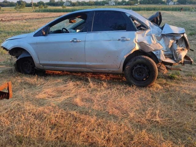 Серый Форд Фокус, объемом двигателя 1.6 л и пробегом 200 тыс. км за 1000 $, фото 1 на Automoto.ua