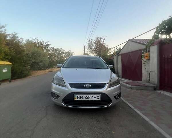 Серый Форд Фокус, объемом двигателя 1.6 л и пробегом 222 тыс. км за 5300 $, фото 1 на Automoto.ua