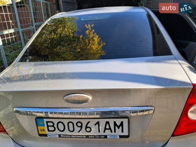 Серый Форд Фокус, объемом двигателя 1.8 л и пробегом 180 тыс. км за 5900 $, фото 1 на Automoto.ua