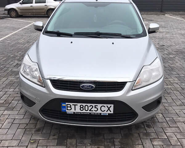 Серый Форд Фокус, объемом двигателя 1.6 л и пробегом 142 тыс. км за 5800 $, фото 1 на Automoto.ua