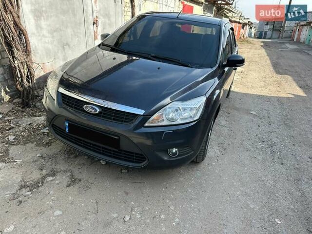 Серый Форд Фокус, объемом двигателя 2 л и пробегом 183 тыс. км за 7000 $, фото 1 на Automoto.ua