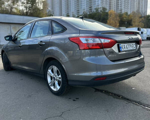Форд Фокус 2013 в Киеве на Automoto.ua Серый Форд Фокус, объемом двигателя 2 л и пробегом 200 тыс. км за 6400 $, фото 1 на Automoto.ua