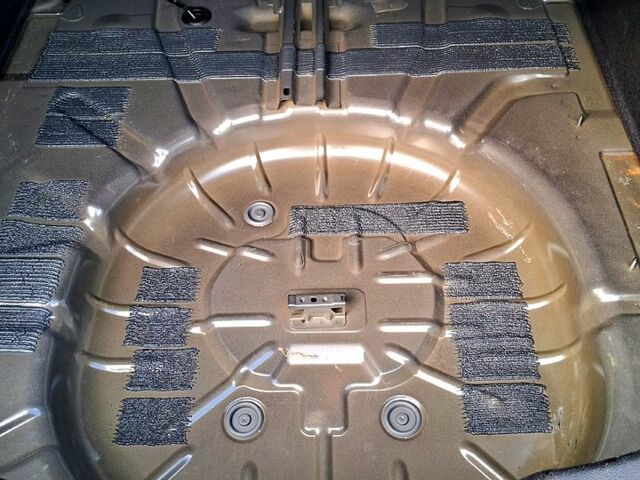 Форд Фокус 2015 в Краснокутске на Automoto.ua Серый Форд Фокус, объемом двигателя 2 л и пробегом 300 тыс. км за 7700 $, фото 1 на Automoto.ua