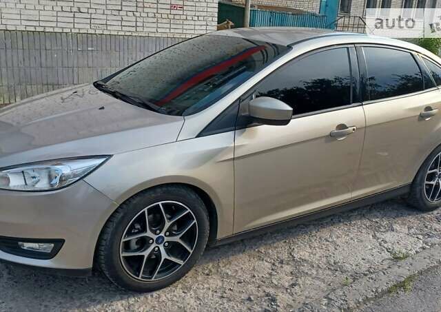 Сірий Форд Фокус, об'ємом двигуна 1 л та пробігом 118 тис. км за 8700 $, фото 1 на Automoto.ua