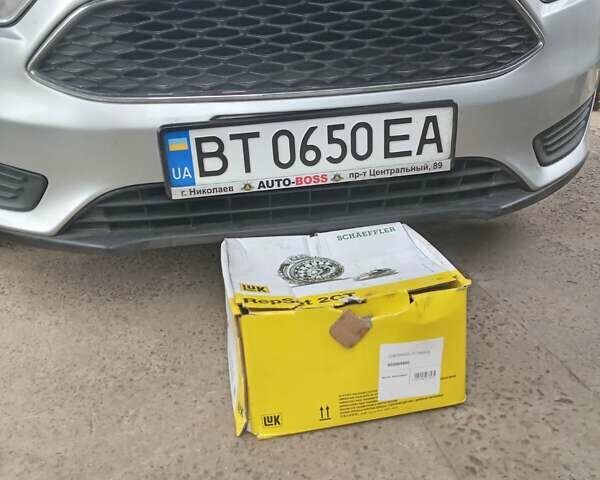 Сірий Форд Фокус, об'ємом двигуна 2 л та пробігом 121 тис. км за 8200 $, фото 1 на Automoto.ua