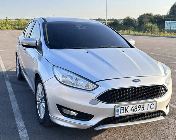 Сірий Форд Фокус, об'ємом двигуна 2 л та пробігом 200 тис. км за 8200 $, фото 1 на Automoto.ua