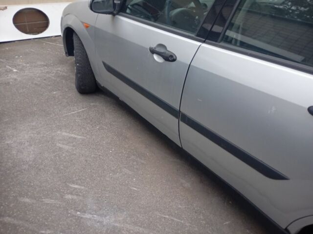 Серый Форд Фокус, объемом двигателя 1.8 л и пробегом 398 тыс. км за 1050 $, фото 1 на Automoto.ua