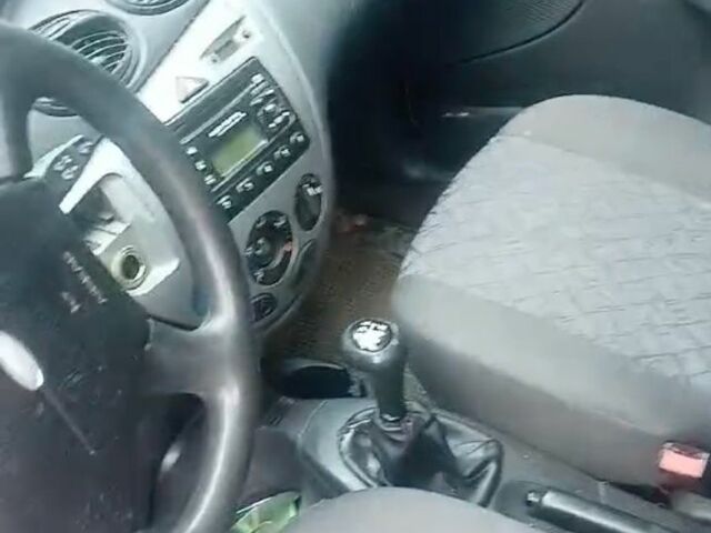 Серый Форд Фокус, объемом двигателя 1.4 л и пробегом 400 тыс. км за 1500 $, фото 1 на Automoto.ua