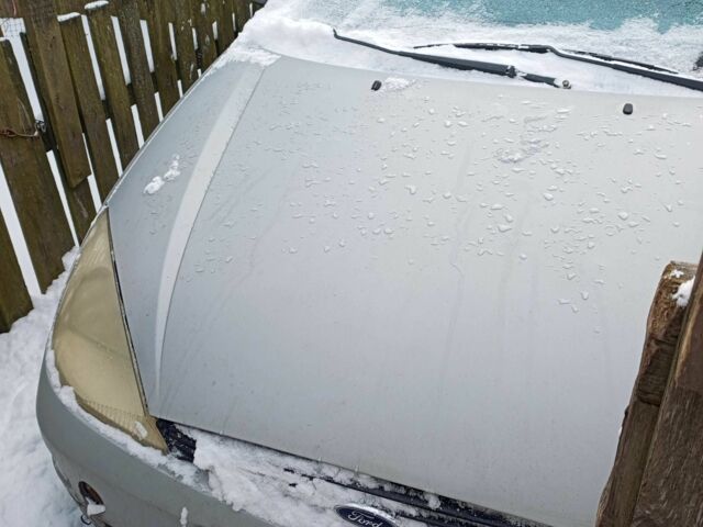 Серый Форд Фокус, объемом двигателя 1.8 л и пробегом 400 тыс. км за 750 $, фото 1 на Automoto.ua