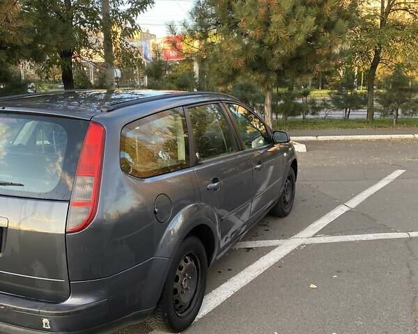 Серый Форд Фокус, объемом двигателя 1.6 л и пробегом 220 тыс. км за 4500 $, фото 1 на Automoto.ua