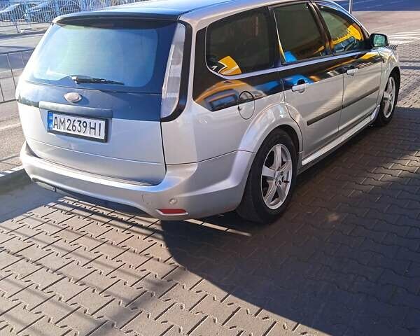 Серый Форд Фокус, объемом двигателя 1.6 л и пробегом 300 тыс. км за 4500 $, фото 1 на Automoto.ua