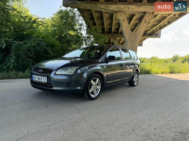 Сірий Форд Фокус, об'ємом двигуна 1.39 л та пробігом 258 тис. км за 3999 $, фото 1 на Automoto.ua