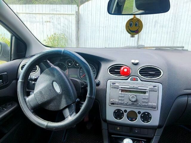 Серый Форд Фокус, объемом двигателя 1.8 л и пробегом 340 тыс. км за 4200 $, фото 1 на Automoto.ua