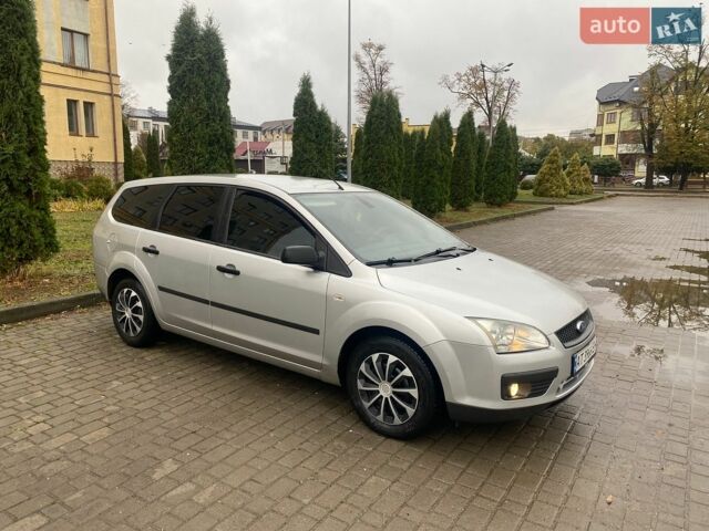 Сірий Форд Фокус, об'ємом двигуна 1.6 л та пробігом 250 тис. км за 4100 $, фото 1 на Automoto.ua