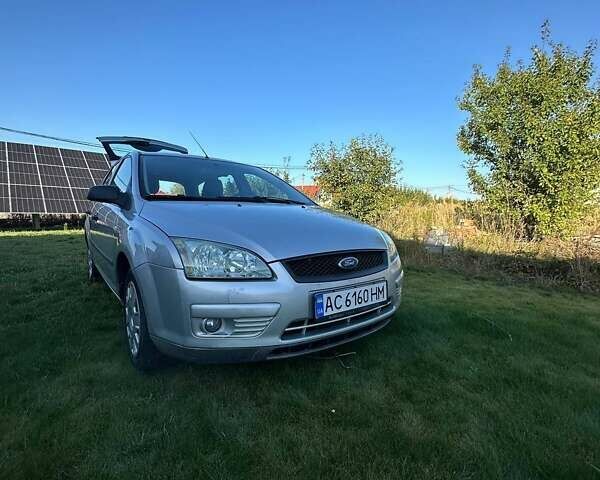 Серый Форд Фокус, объемом двигателя 1.6 л и пробегом 204 тыс. км за 4100 $, фото 1 на Automoto.ua