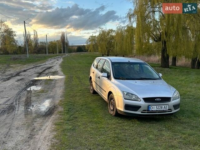 Серый Форд Фокус, объемом двигателя 1.6 л и пробегом 350 тыс. км за 5100 $, фото 1 на Automoto.ua