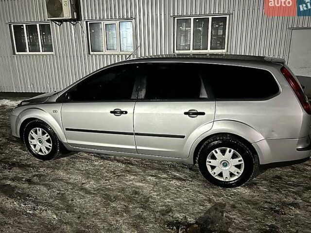 Серый Форд Фокус, объемом двигателя 1.6 л и пробегом 270 тыс. км за 4600 $, фото 1 на Automoto.ua