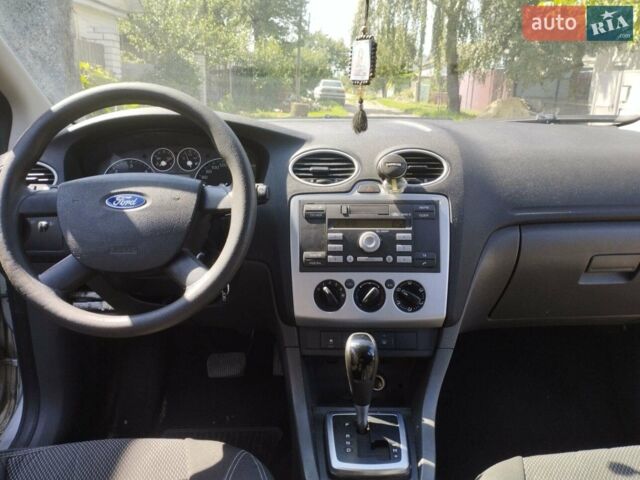Сірий Форд Фокус, об'ємом двигуна 1.56 л та пробігом 229 тис. км за 5500 $, фото 1 на Automoto.ua
