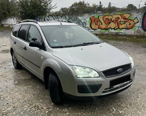 Серый Форд Фокус, объемом двигателя 1.6 л и пробегом 219 тыс. км за 4500 $, фото 1 на Automoto.ua