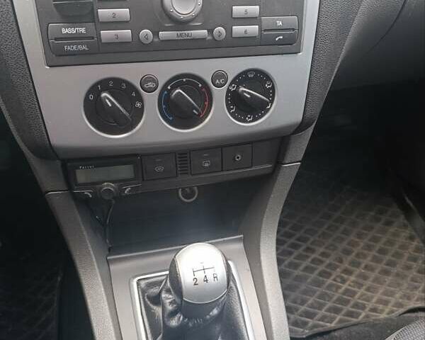 Серый Форд Фокус, объемом двигателя 1.75 л и пробегом 257 тыс. км за 4800 $, фото 1 на Automoto.ua