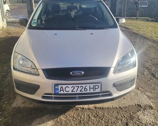 Серый Форд Фокус, объемом двигателя 1.6 л и пробегом 240 тыс. км за 4500 $, фото 1 на Automoto.ua