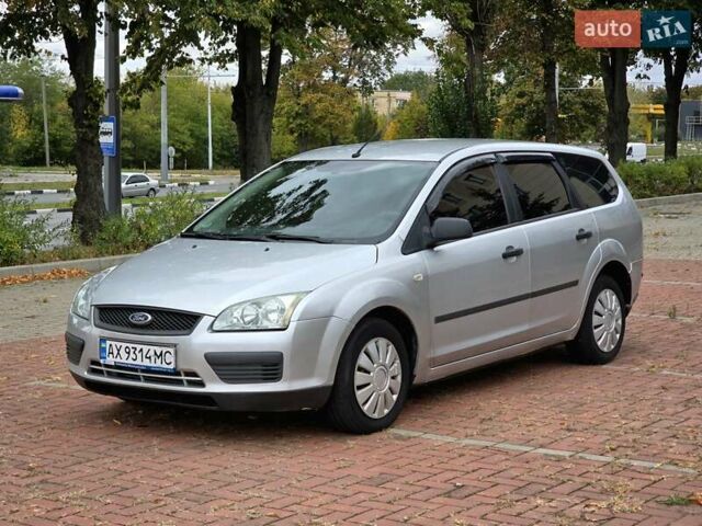 Серый Форд Фокус, объемом двигателя 1.56 л и пробегом 180 тыс. км за 3400 $, фото 1 на Automoto.ua