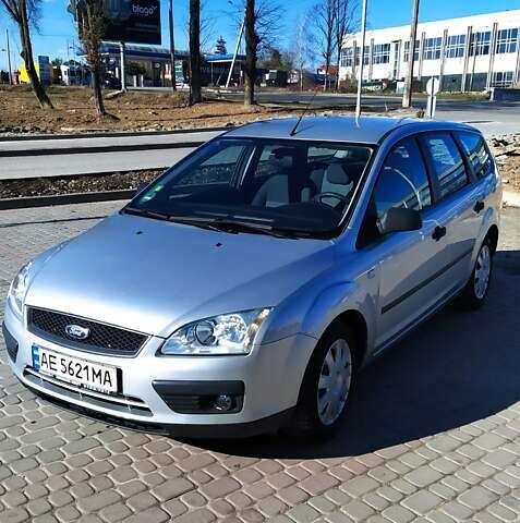 Серый Форд Фокус, объемом двигателя 1.6 л и пробегом 210 тыс. км за 3999 $, фото 1 на Automoto.ua