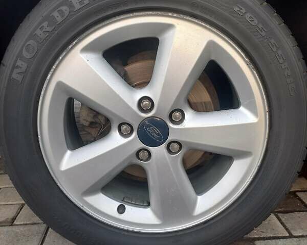 Серый Форд Фокус, объемом двигателя 1.6 л и пробегом 400 тыс. км за 6000 $, фото 1 на Automoto.ua