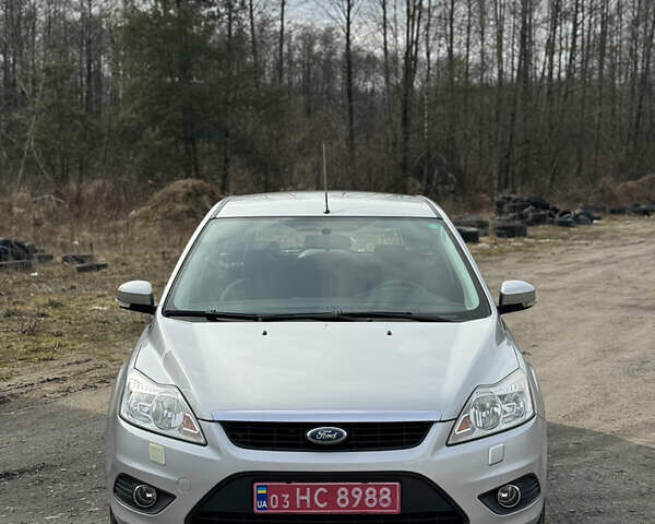 Серый Форд Фокус, объемом двигателя 1.8 л и пробегом 190 тыс. км за 5600 $, фото 1 на Automoto.ua