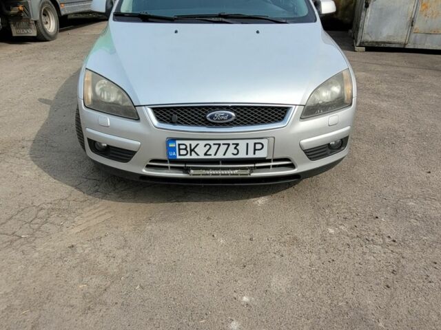 Серый Форд Фокус, объемом двигателя 1.8 л и пробегом 344 тыс. км за 5000 $, фото 1 на Automoto.ua