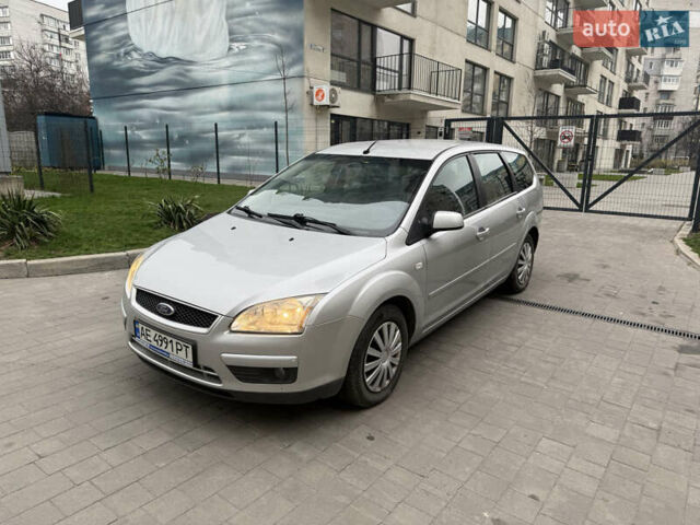 Серый Форд Фокус, объемом двигателя 1.6 л и пробегом 270 тыс. км за 3500 $, фото 1 на Automoto.ua