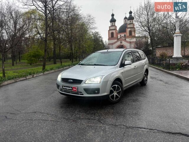 Серый Форд Фокус, объемом двигателя 1.6 л и пробегом 475 тыс. км за 4140 $, фото 1 на Automoto.ua