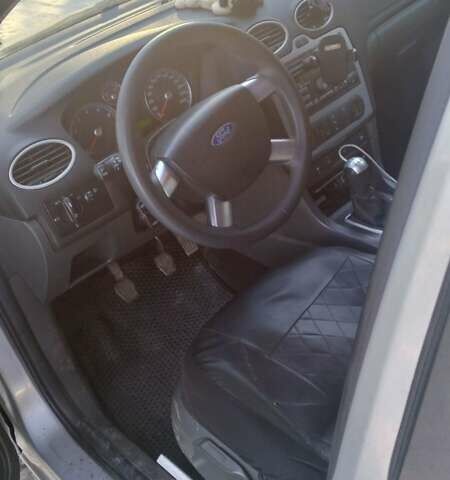 Серый Форд Фокус, объемом двигателя 1.6 л и пробегом 202 тыс. км за 4600 $, фото 1 на Automoto.ua