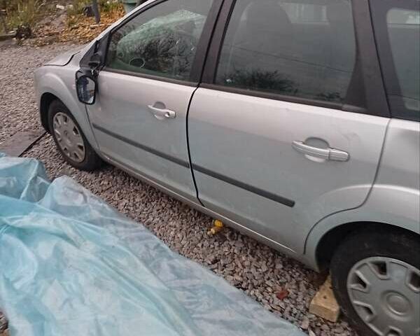 Серый Форд Фокус, объемом двигателя 1.6 л и пробегом 300 тыс. км за 1999 $, фото 1 на Automoto.ua