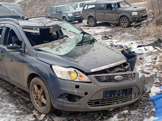 Серый Форд Фокус, объемом двигателя 1.6 л и пробегом 200 тыс. км за 2000 $, фото 1 на Automoto.ua