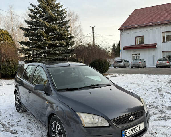 Сірий Форд Фокус, об'ємом двигуна 1.56 л та пробігом 300 тис. км за 3450 $, фото 1 на Automoto.ua