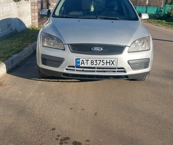Серый Форд Фокус, объемом двигателя 1.6 л и пробегом 300 тыс. км за 2999 $, фото 1 на Automoto.ua
